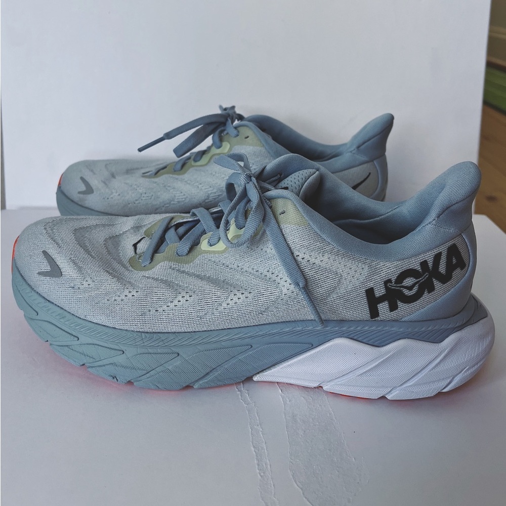 Size 7.5 Women's Hoka Arahi 6 Plein Air/Blue Fog Mesh